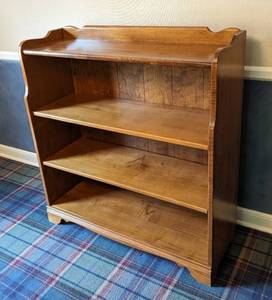 lot 98 image: Wooden Bookshelf
