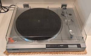 lot 103 image: Sony Turntable