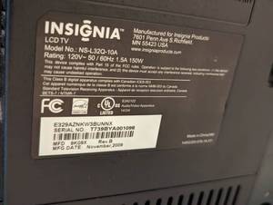 lot 105 image: Insignia 32 TV