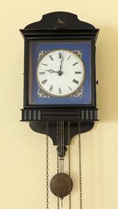 lot 117 image: Antique Biedermeier Style Cuckoo Clock