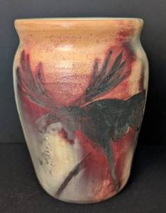lot 120 image: Beautiful Moose Vase and Decor