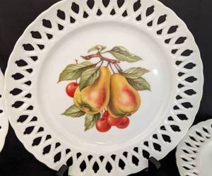 lot 122 image: Vintage Painted Fruit Plate Set