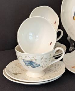 lot 16 image: Lenox Butterfly Meadow Dish Set