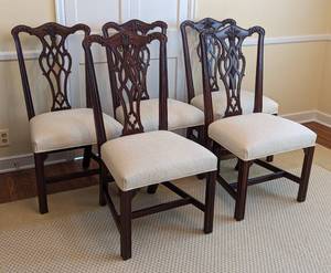 lot 2 image: Set of Six Mahogany Henredon Chippendale Dining Chairs
