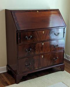 lot 10 image: Antique Mahogany Secretary