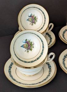 lot 26 image: Wedgwood Appledore Dish Set