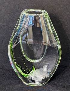 lot 31 image: Kosta Boda Fish Vase by Vicke Lindstrand