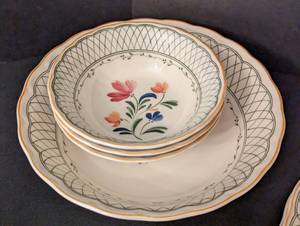 lot 38 image: Nikko Provincial Design Hampton Dish Set