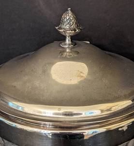 lot 39 image: Vintage Footed Cut Glass Biscuit Jar