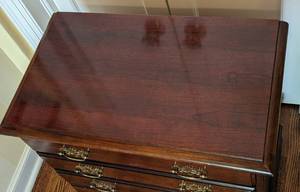 lot 43 image: Vintage Chippendale Style Nightstand
