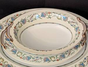 lot 59 image: Noritake Norwich Servingware
