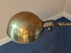 lot 81 image: Vintage Brass Floor Lamp