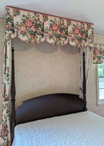 lot 90 image: Carved Mahogany Queen Bed Frame
