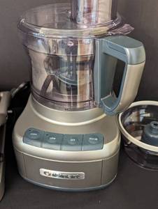 lot 140 image: Cuisinart Kitchen Gadgets