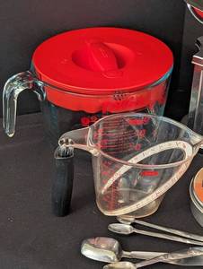 lot 141 image: Assorted Kitchen Essentials