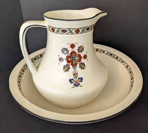lot 163 image: Vintage Floral WashbasinPitcher and Matching Vase