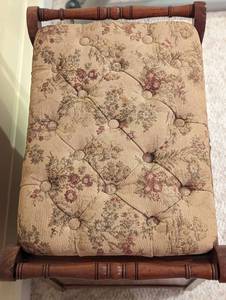 lot 174 image: Vintage Wood Bench with Magazine Rack Storage
