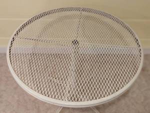 lot 200 image: White Metal Patio Table