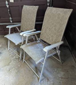 lot 210 image: Pair of Folding Lawn Chairs