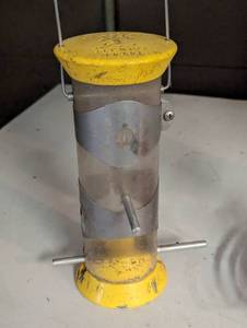 lot 211 image: Assorted Bird Feeders
