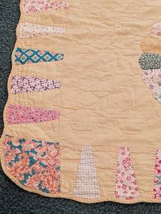 lot 214 image: Colorful Vintage Quilt