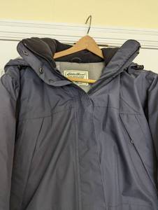 lot 216 image: Navy Eddie Bauer Down Filled Jacket