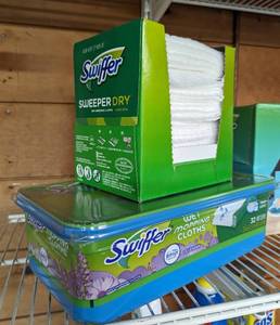 lot 222 image: New Swiffer WetDry Cleaning Pads