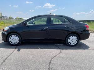 2009 Toyota Yaris - 1 OWNER - MANUAL