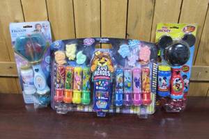 lot 18 image: Disney Mickey Mouse & Frozen Lights and Sound Bubble Wand & Zoo Heroes Chalk Doodlers