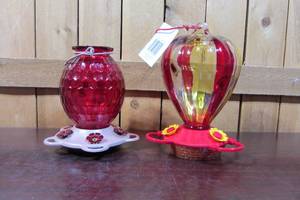 lot 21 image: 32 & 20oz Glass Hummingbird Feeders