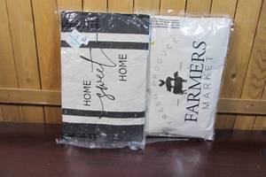 lot 37 image: 2 Comfort bay Decorative pillows