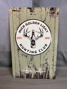 lot 20 image: Michelob Golden Light Hunging Club Metal Sign