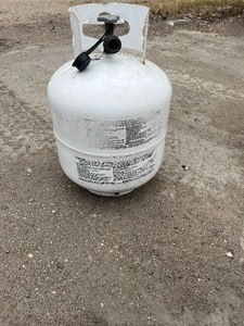 lot 40 image: Full 20 lb Propane Tank