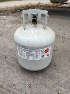 lot 42 image: Full 20 lb Propane Tank