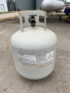 lot 43 image: Full 20 lb Propane Tank