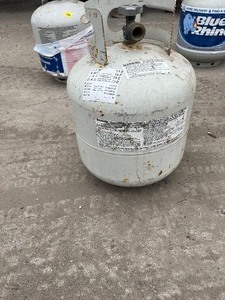 lot 53 image: Full 20 lb Propane Tank