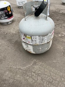 lot 58 image: Full 20 lb Propane Tank