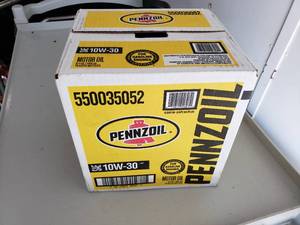 lot 91 image: 6 Quarts of 10w30 Pennzoil Oil