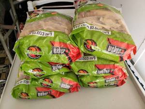 lot 92 image: 8 Bags of Weber Apple Wood Chips