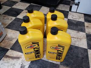 lot 105 image: 6 Quarts of 10w40 Pennzoil Oil