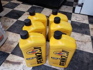 lot 106 image: 6 Quarts of 10w40 Pennzoil Oil