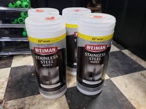 lot 142 image: 4 Containers of Weiman Stainless Steel Wipes