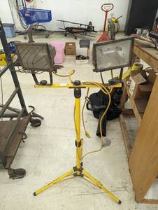 Shop Light - 2 halogen lights with stand