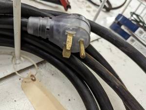 3 massive Cords for High Voltage (240)
