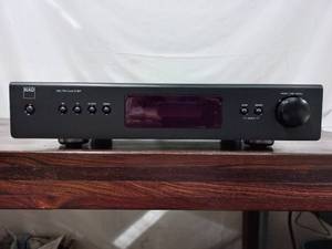 lot 38 image: NAD AMFM Tuner C 427