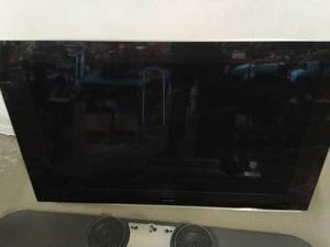 lot 10 image: Bang & Olufsen BeoVision 7-40 TV With Soundbar And Mounting Accessories