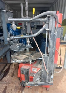 lot 1 image: Snap-On Tire Changer