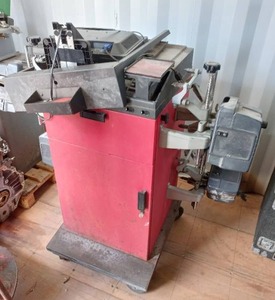 lot 32 image: Hunter Wheel Alignment Machine
