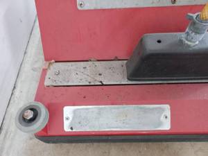 lot 204 image: Floor Waxer
