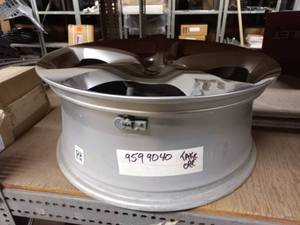 lot 107 image: Chevy Rim